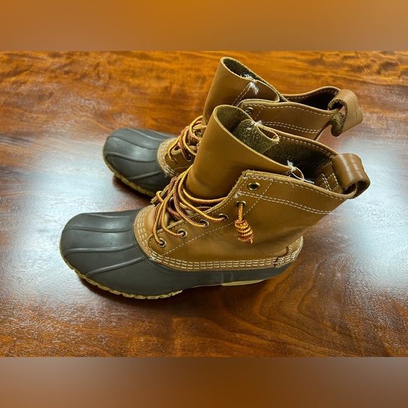LL Bean Women's Bean Boots, 8" - Picture 4 of 11